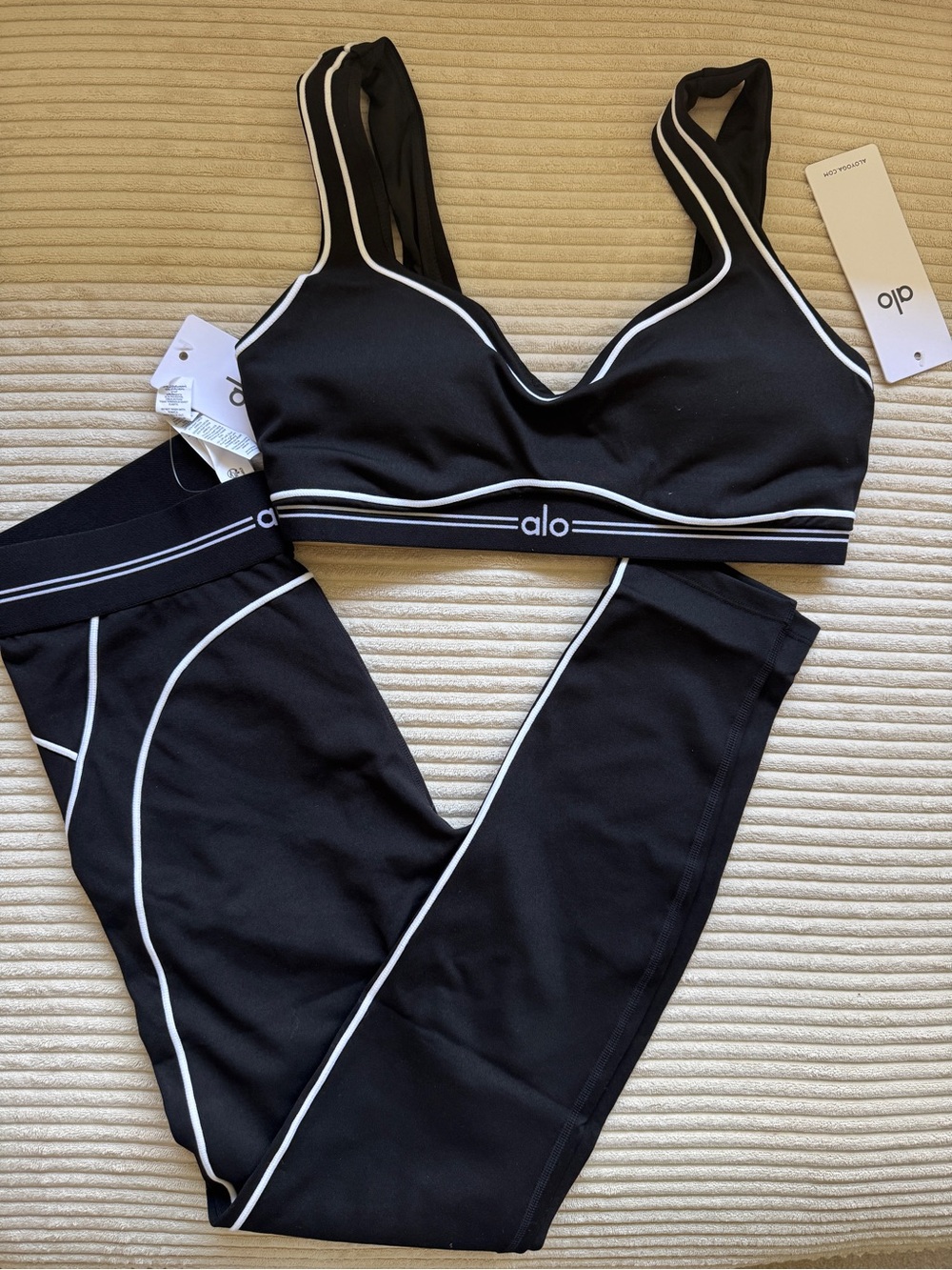 ALO Yoga Black Sports Bra and Legging Set with White Piping